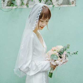 楽天市場 ブライダルベール 新緑 生命力 ウェディングベール おうべい設計 結婚式 レース付き 披露宴 ショートベール 手作りベール オフホワイト ふんわり 可愛い ショートカットに似合う ビンテージ 海外撮影 旅行結婚 撮影道具 60 80cm Unique Weddings