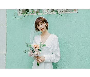 楽天市場 ブライダルベール 新緑 生命力 ウェディングベール おうべい設計 結婚式 レース付き 披露宴 ショートベール 手作りベール オフホワイト ふんわり 可愛い ショートカットに似合う ビンテージ 海外撮影 旅行結婚 撮影道具 60 80cm Unique Weddings