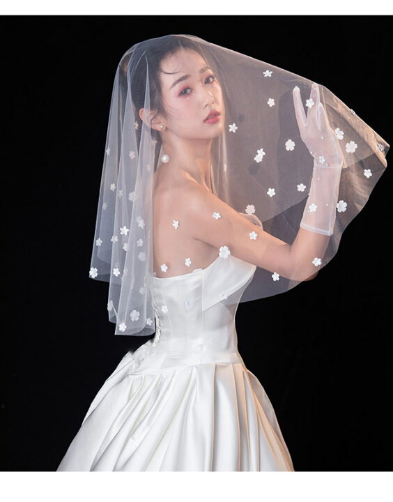 楽天市場 ブライダルベール ベールアップ 二重ベール 結婚式 マシュマロ フワフワ 御花飾り 刺繍 森系 可愛い 髪飾り ウエディングベール セミロング お嫁さん 甘いお菓子 海外撮影 旅行撮影 100cm 1メートル Unique Weddings