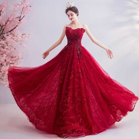 娘にウェディングドレスを贈りたい！赤い色のドレスのおすすめを教えてください！
