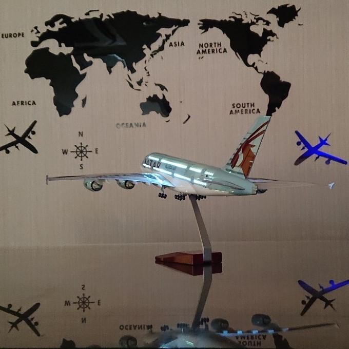 模型飛行機 カタール航空 A380 LED点灯 1/157 スタンド付 飛行機-