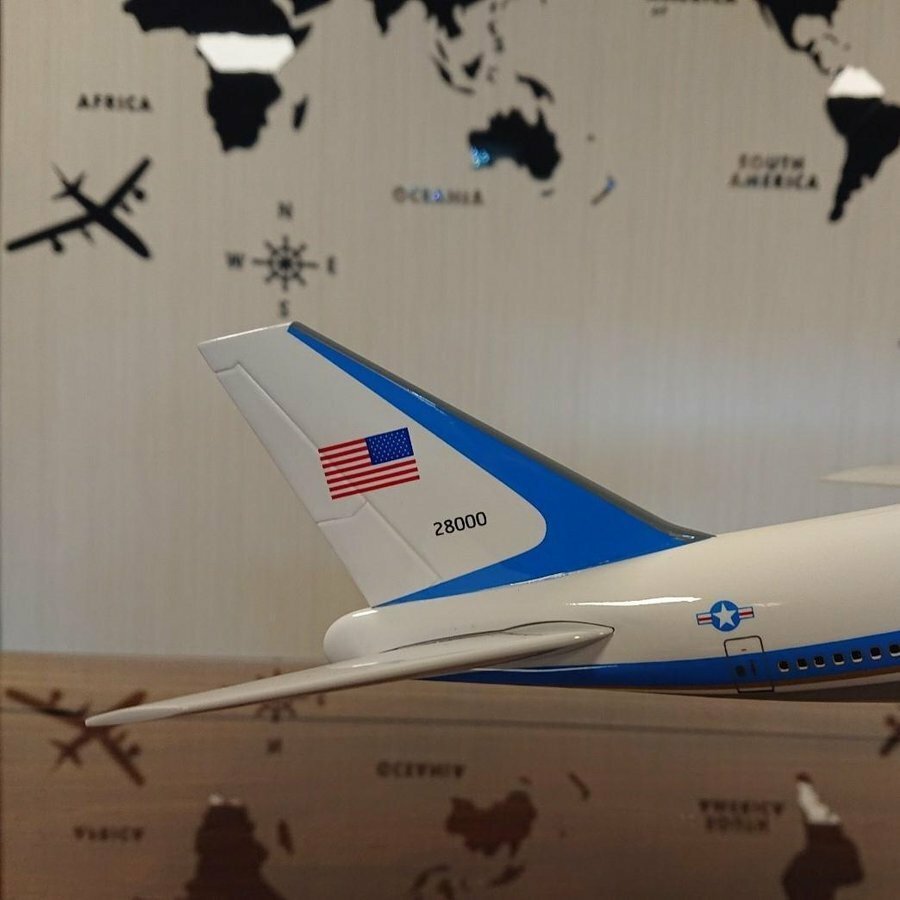 エアフォースワン USA アメリカ 大統領 専用飛行機 航空 模型 飛行機 プレゼント LED点灯 ランディングギア 専用スタンド付き 模型飛行機  インテリア | ユニバーサルコーポレーション
