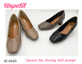 【訳アリSALE】アンペティット unpetit スクエアトゥ Vカット チャンキー ヒール パンプス クロコ ふかふか インソール ゴールド ネーム SC-6420