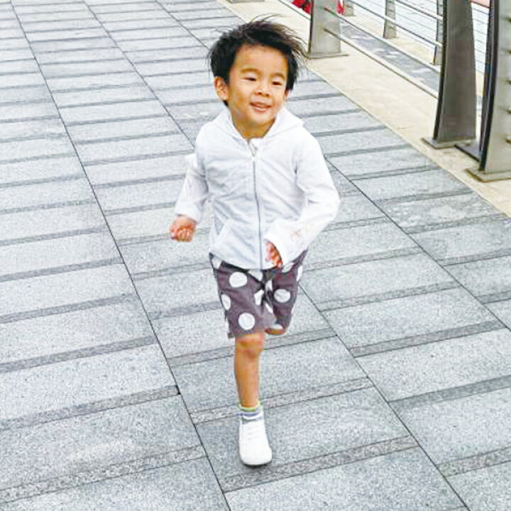 楽天市場 子供服 熱中症 対策 グッズ 女の子 男の子 クーラーパーカー ファン バッテリー なし Uvカット Upf 冷却 扇風機 日よけ 日焼け止め 虫除け パーカー 薄手 長袖 携帯 フード付き キッズ こども 暑さ 屋外 外遊び 夏 ひんやり 帽子 キャンプ 子供用