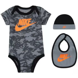 【ニコニコ割引対象】【送料無料】 nike ナイキ 男の子用 Camo 迷彩ボディースーツ出産祝い3点セット（Gray） ロンパース 靴下 出産祝い ベビー服 子供服 ギフト プレゼント スタイ よだれかけ