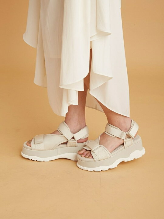 楽天市場】【SALE／30%OFF】【emmi atelier】eco厚底サンダル emmi 