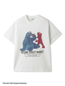 【UNISEX】フォトプリントTシャツ SESAME STREET MARKET セサミストリートマーケット トップス その他のトップス レッド【送料無料】[Rakuten Fashion]