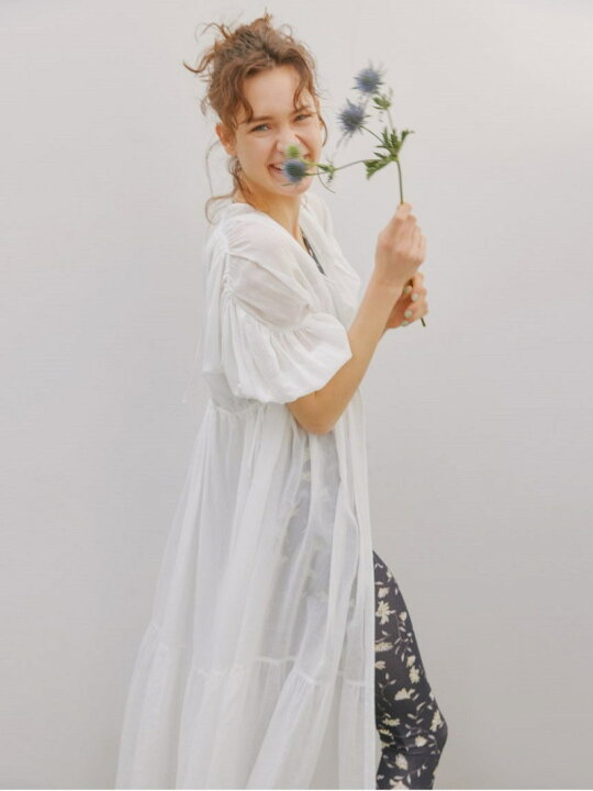 楽天市場 Sale 50 Off Emmi Yoga Select By Aya Yoga シフォンワンピース Emmi エミ ワンピース ロング ワンピース マキシワンピース ホワイト オレンジ Rba E 送料無料 Rakuten Fashion Usagistore Usagionline公式ストア