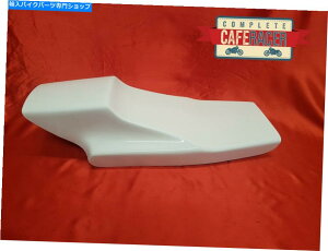 V[g JtF[T[V[ggbN}X^[L̖ڂ̃X^CŏI܂ CAFE RACER SEAT TRACKMASTER WITH CAT EYE STYLE FINISHED IN WHITE