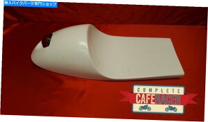 V[g ̒~CgꂽXs[hX^[X^C̃KX@ۂ̃JtF̃[T[̍ SPEEDSTER STYLE FIBREGLASS CAFE RACER SEAT WITH BUILT IN STOP LIGHT IN WHITE