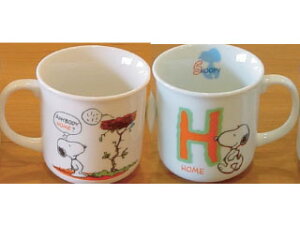 スヌーピー マグカップ イニシャルマグ H 日本製 電子レンジ食洗機OK  SNOOPY 子供会 ワンコイン コップ 景品 バレンタインデー ホワイトデー クリスマス プレゼント 卒業記念品 ギフト
