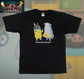 メンズ【M】イナズマデリバリーTシャツ スイマー・バイザウェイ（サメ）【ブラック】ヘミングウェイ（ブタ）キャラクターTシャツ