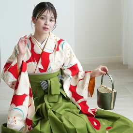 【レンタル】【utatane 袴 17点セット レトロ赤にクリーム梅】二尺袖着物 はかま フルセット 卒業式 大学生 専門学生 レディース 女性 袴91-99cm（身長153-170cm）足袋プレゼント 重ね衿縫い付済 往復送料無料