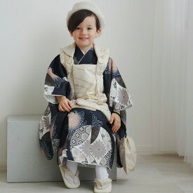 【レンタル】【ひよこ商店 kids 七五三 着物 3歳 男の子 ベレー帽つき被布フルセット ベージュ金彩×ネイビー七宝】 人気着物ブランドの七五三お祝い着セット レトロ 大正浪漫 三歳 三才 男子 男児 記念撮影 新品足袋プレゼント 往復送料無料