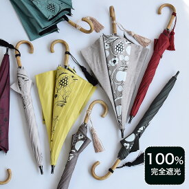 【utatane×Kuovi（クオヴィ） 100％完全遮光日傘 47cmスライドショート長傘 北欧色シャンブレー/果樹園 オーチャード（ORCHARD）1パネル ウッドハンドル タッセル】100％遮光 UV遮蔽率99.9％以上 一級遮光 晴雨兼用 軽量 ブラックコーティング