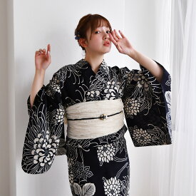 【utatane×注染工房 日本製小幅生地使用 浴衣3点セット 先染めベージュ 黒地に大輪の菊】特選シリーズ 注染 本染め にじみ 手染め ぼかし フリーサイズ 浴衣セット（ゆかた・帯・下駄）ですぐお出かけ 日本製 国産 手縫い併用国内縫製 奈良の職人さんの手染め
