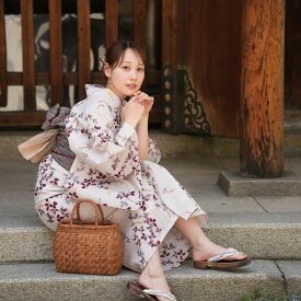 【utatane 高級変わり織 浴衣3点セット いちご色に溶け込む萩とトンボ】ここでしか買えない昭和初期アンティーク復刻版 フリーサイズ 浴衣セット（ゆかた・帯・下駄）ですぐお出かけ 上質 うたたね 国産生地 国内染色