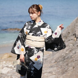 【utatane 高級変わり織 浴衣3点セット ブラックに松皮菱取と桔梗】ここでしか買えない昭和初期アンティーク復刻版 フリーサイズ 浴衣セット（ゆかた・帯・下駄）ですぐお出かけ 上質 うたたね 国産生地 国内染色