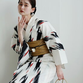【40％OFF】2026新作【utatane 浴衣 3点セット レディース 高級変わり織｜片寄せの赤と黒の筆跡（フリーサイズ）】国産生地・国内染色｜希少図案を現代に復刻｜浴衣・帯・下駄付き