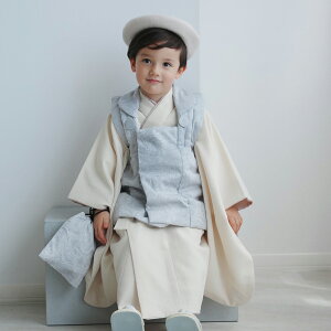 【ひよこ商店 kids 七五三 着物 3歳 男の子 ベレー帽つき被布フルセット ジャガード&ナチュラルファブリック アイスグレー×クリーム】 人気着物ブランドの七五三お祝い着セット(被布コ