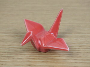和食器 折り鶴箸置・レッド 箸置き 置き物 上品なツル カラーバリエーション 小物 陶器