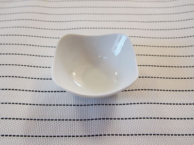 日本正規代理店品 様々な物に対応できるマルチな角ボウル 角皿 至高 白 10cmマルチボウル アウトレット込み 白い陶器 スクエア