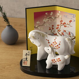 2026年 干支 馬 うま 開運 紅梅福午親子 置物 置き物 コンパクト 正月飾り 個箱入り 104