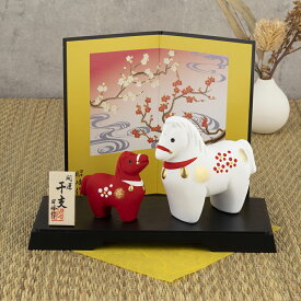 2026年 干支 馬 うま 開運 紅白の福午親子 大 置物 置き物 コンパクト 正月飾り 個箱入り 117