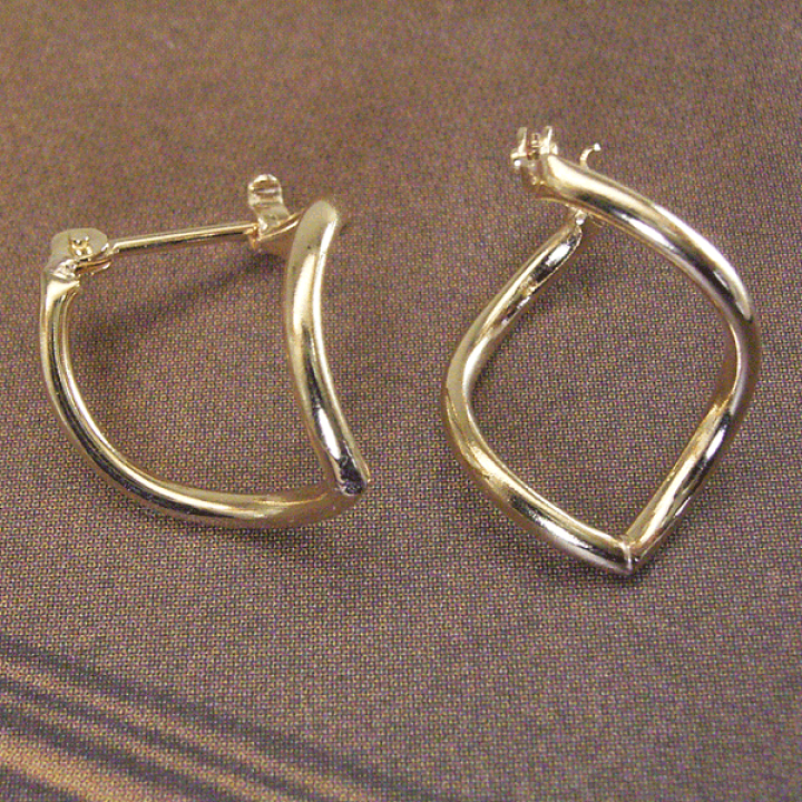 楽天市場】18金 ツイスト フープ ピアス k18 ゴールド 地金 品番aa-003