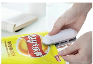 ヒートシーラー ハンディシーラー 家庭用 コンパクト ミニ 袋止め 袋閉じ 密封 開封カッター付き フック付き 電池式 クリップシーラー フードシーラー 保存 湿気防止 携帯