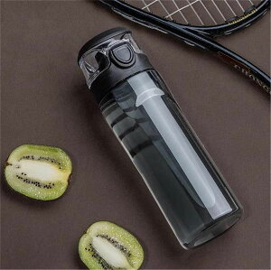 スポーツボトル 水筒 ボトル ウォーターボトル プラスチック ポータブルストロー ンタッチ 透明 700ML 漏れ防止 水筒 大容量 直飲み おしゃれ ボトル 携帯 男女兼用 自転車 運動 キャンプ アウ