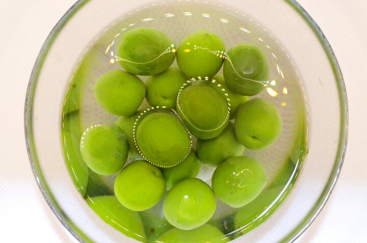 楽天市場 オリーブ 実 塩漬け 80ｇ 4 まとめ買い 送料無料 イタリア産 オリーブの実 おつまみ ヘルシー フレッシュ 岩塩 あっさり 種有 4袋セット 生 オリーブ 宅飲み ワイン 塩分控えめ うまいメンマと中華惣菜ヴィルタス