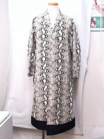 【中古】HYKE ハイク パイソン柄　転写　チェスターコート 2 nm4020172813