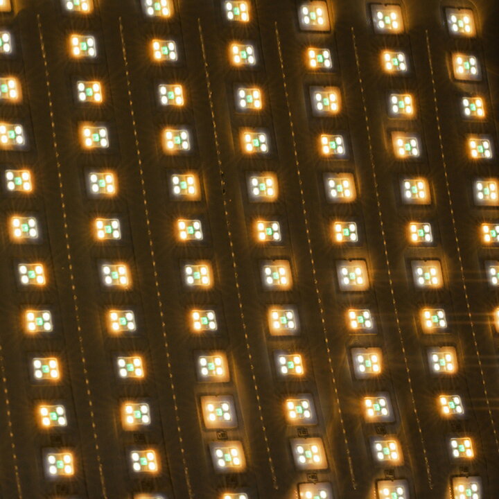 大割引 Aputure Amaran F21x 撮影ライト 100Ｗ 折り畳み式 巻き取り可能 60 30cm CRI?95 TLCI?98  色温度2500K-7500K 3960lux@1m 7500K アプリ制御 9種類の照明効果 無段階調光 軽量 撮影用LED定常光ライト  ソフトボックス付き