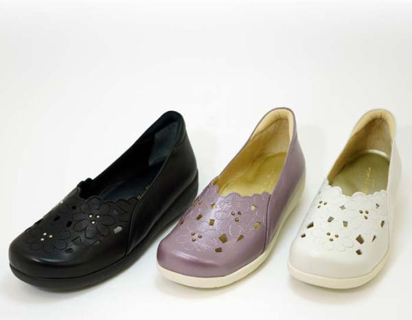 新着 ふわふわクッションが足裏全体をサポートするシューズ Miss Kyouko ミスキョウコ 4E 蔵 花柄パンチングスリッポン 6914 日本製 レディース 送料無料 靴 婦人靴