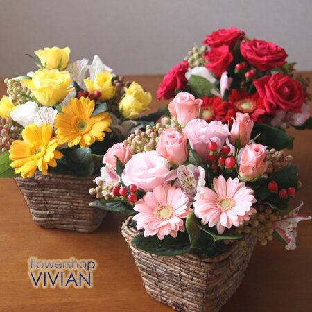 あす楽【送料無料】バラ(薔薇)と季節のお花のアレンジ、バスケットタイプMピンクボリューム花アレンジメント誕生日結婚祝いプレゼント開店祝い開業祝い新築祝いビジネスフラワーギフト結婚記念日出産祝い退職歓迎ギフト贈答開店お祝い花屋