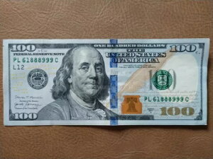 $100 �h�� 2017A ���ɃN�[���Ȕԍ� PL61888999C �C���N����G���[ 2 �g���v��