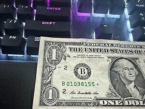 billete de 1 �h�� con estrella 2013 �V���[�Y�݊� con billete gemelo