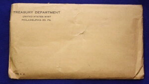 1957�N�č��v���[�t�Z�b�g�B�R�C���͕č������ǂɂ�蕽���ɕ�������Ă��܂��B