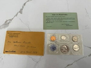 1956�N�v���[�t�Z�b�g�B�R�C���͕č������ǂɂ�蕽���ɕ�������Ă��܂��B