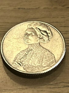 2023�N P�����[�^�E�C�_�[�� ���f�B�[�X�L�O�N�H�[�^�[�G���[ �uIN COD WE TRUST�v���A-