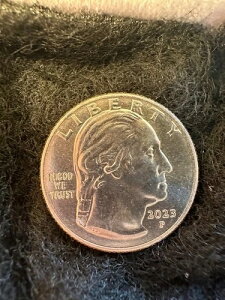 �󏭁I�W�����B�^�E�C�_�[�� 2023�N�N�H�[�^�[ P �~���g�G���[�R�C���uIn Cod We Trust�v