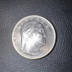 2023�ND�W���r�^�E�C�_�[���N�H�[�^�[�G���[�R�C���~���g�uIN COD WE TRUST�v�̌�A