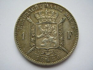 �x���M�[ 1886�N ��� 1�t���� EF �㕔�Ɖ����ɉ�]�}�E���g�p�̌����������Ă���