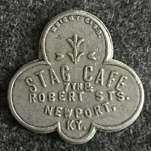 �j���[�|�[�g�E�P���^�b�L�[�B �G��g���[�h�g�[�N���E�X�N���b�v STAG CAFE �t�B�M���A�t���N���[�o�[���̓�