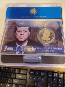 5 BU �哝�̃g�[�N���� JFK �X�~�\�j�A������ BU �R�C�� & �X�^���h���� SP