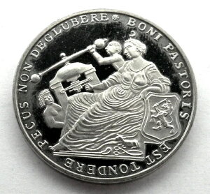 ���C�����E�_�b�`�E�~���g 2000�N �����g���p�� �N�����_�� 38mm 22.5g ���s����1100�� FF7.5