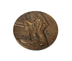 1979�N �n�b�Z���u���b�h �A�|�����ʒ���10���N�L�O�u�����Y���_��