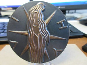�u���B�V�[�v�i��̉��̗��́j�����̌��AM.���I�j���j�[�� 68mm �u�����Y