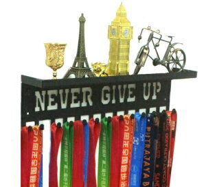 Never Give Up �X�|�[�c�܃��_���n���K�[�f�B�X�v���C 3�C���`�g���t�B�[�I���_���z���_�[...